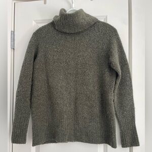 Cozy Aritzia Community turtle neck